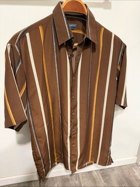Men's Brown Striped Short-Sleeve Button-Down Shirt - Casual